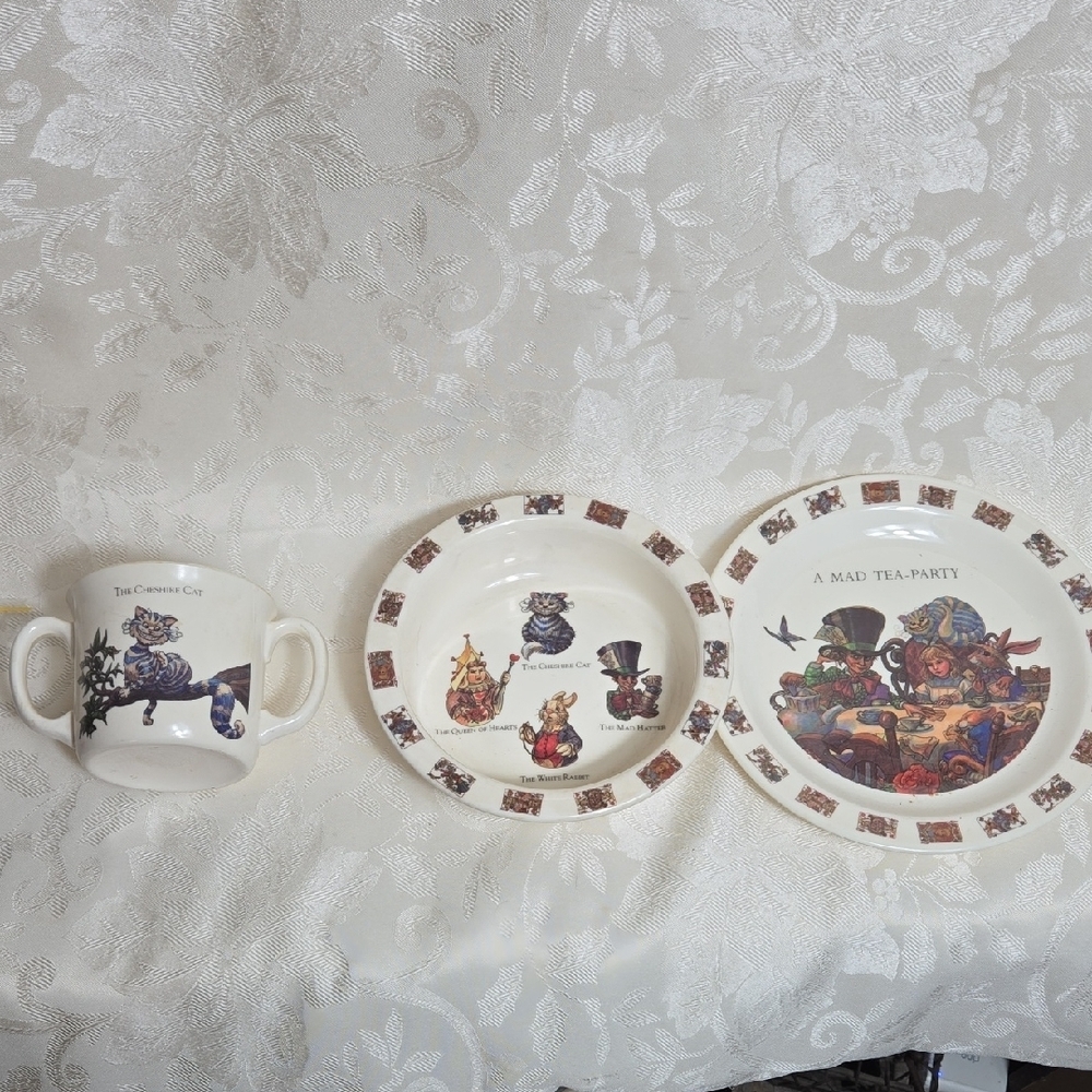 Alice In Wonderland Mad Tea Party 1980s Childrens Dish Set